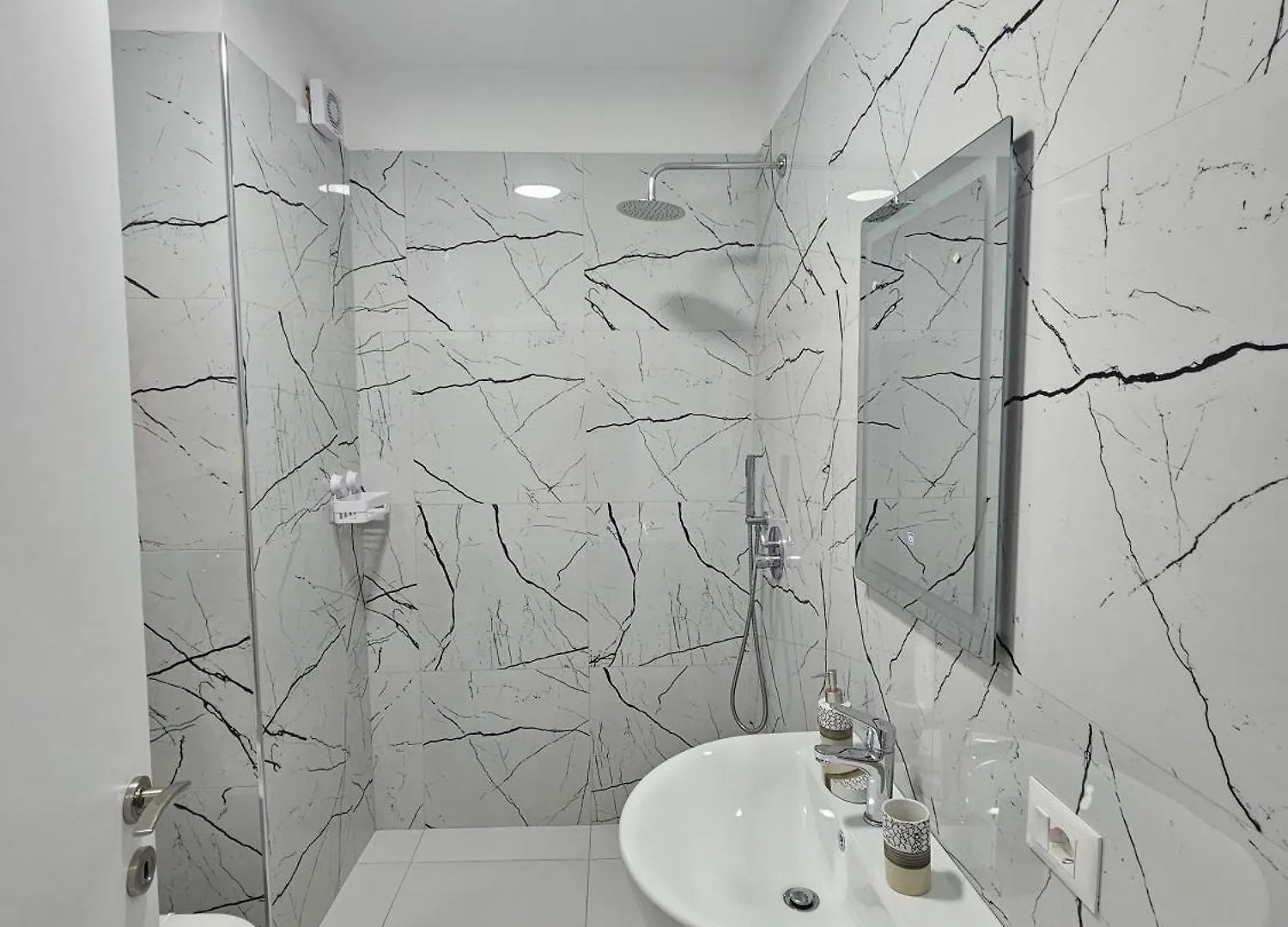 Appartamento Valentino Zirkon Tirana 0*,  Albania